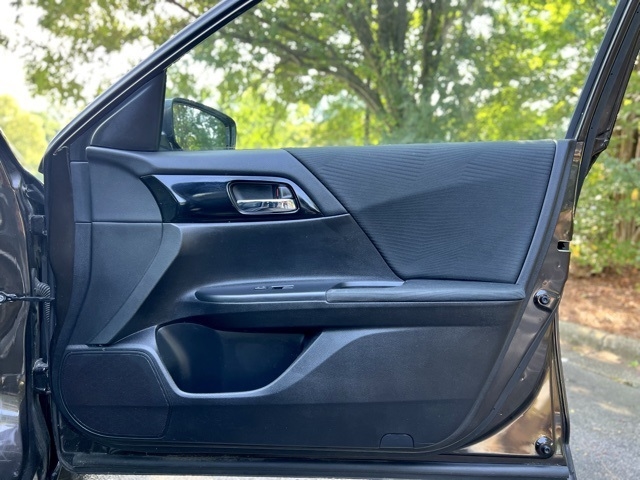 2017 Honda Accord LX photo 21