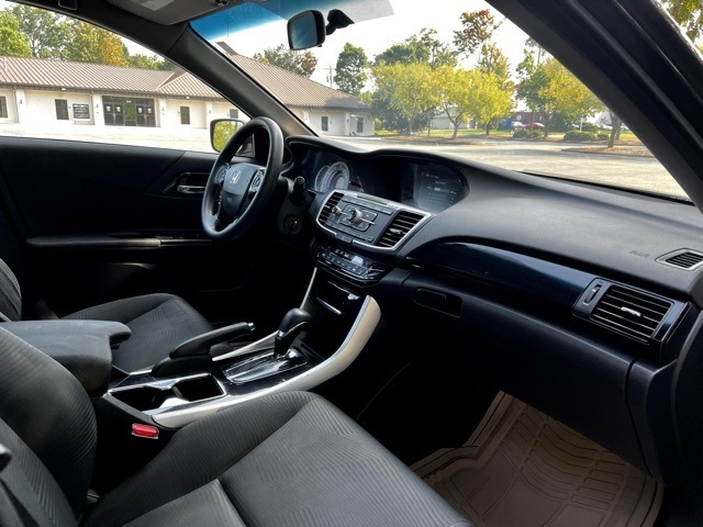 2017 Honda Accord LX photo 22