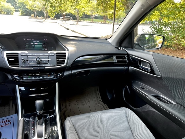 2017 Honda Accord LX photo 28