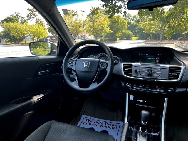 2017 Honda Accord LX photo 29