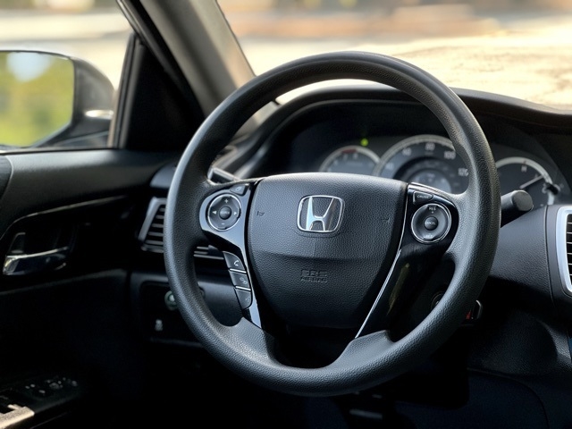 2017 Honda Accord LX photo 30