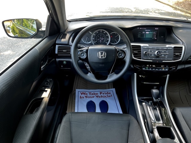 2017 Honda Accord LX photo 31