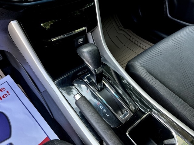 2017 Honda Accord LX photo 37