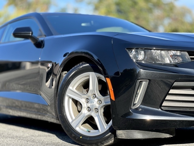 2018 Chevrolet Camaro 1LT photo 4