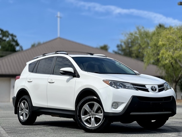 2015 Toyota RAV4 XLE photo 3