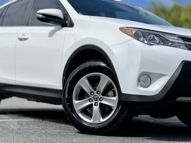 2015 Toyota RAV4 XLE photo 4