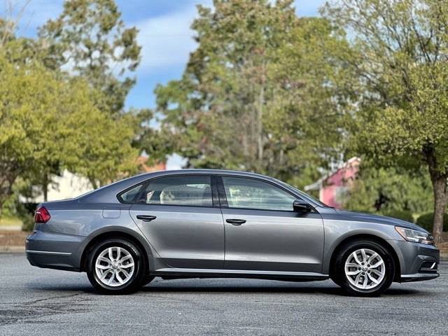 2018 Volkswagen Passat 2.0T S photo 3
