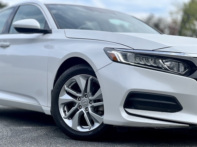 2019 Honda Accord LX 1.5T photo 4