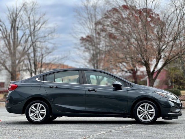 2018 Chevrolet Cruze LT photo 4