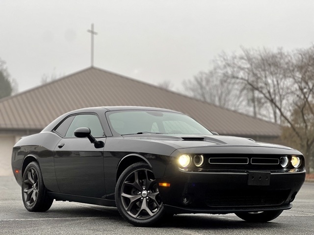 2019 Dodge Challenger SXT photo 3