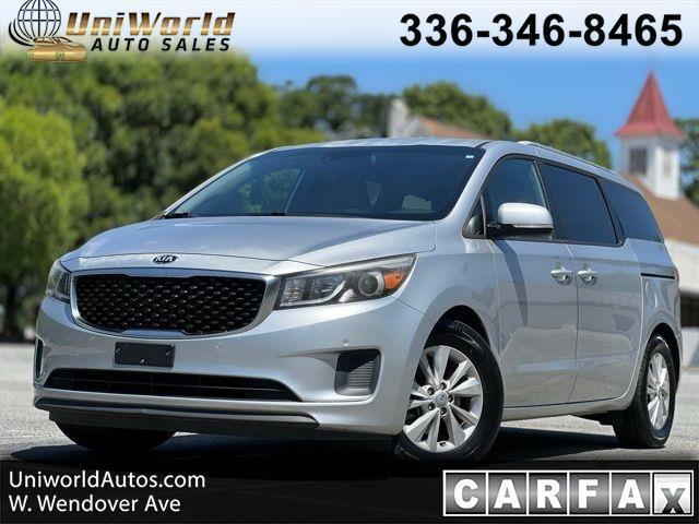 2017 Kia Sedona LX's photo