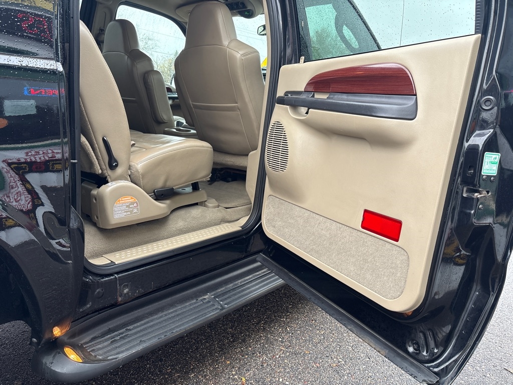 Ford Excursion  2005