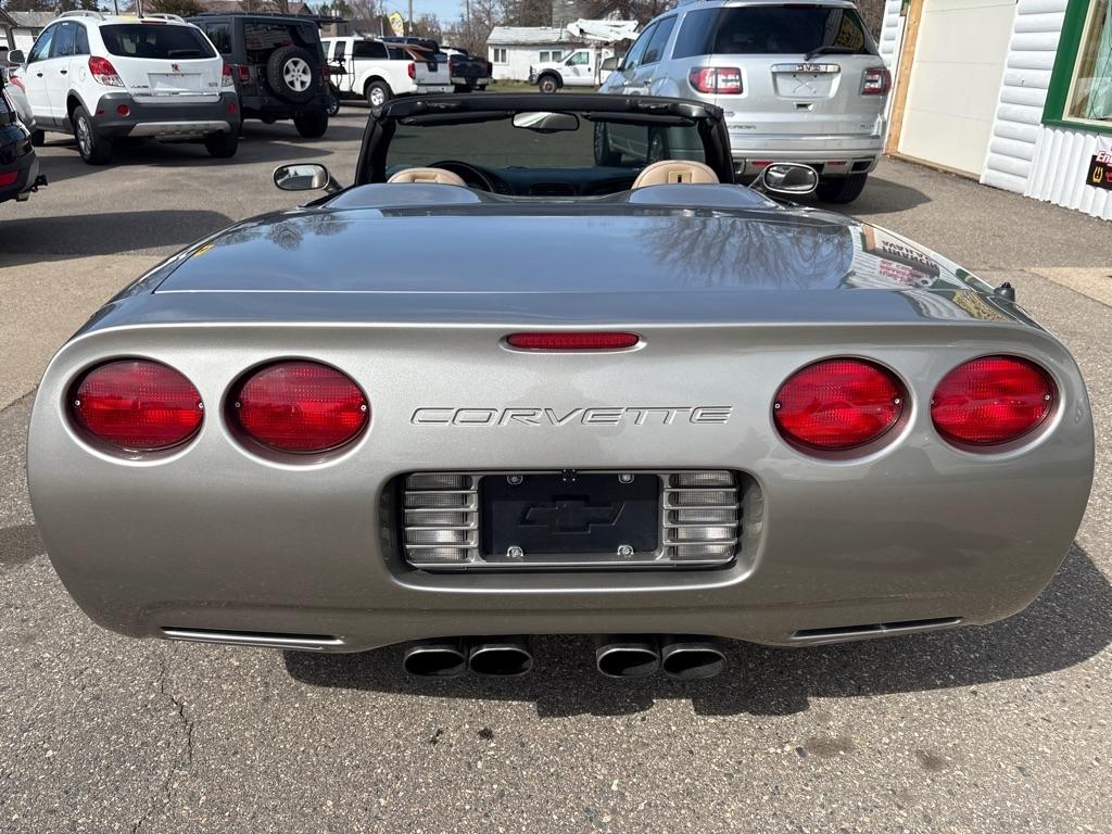 Chevrolet Corvette  2001