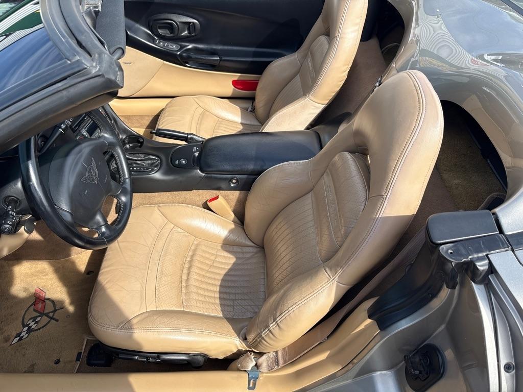 Chevrolet Corvette  2001