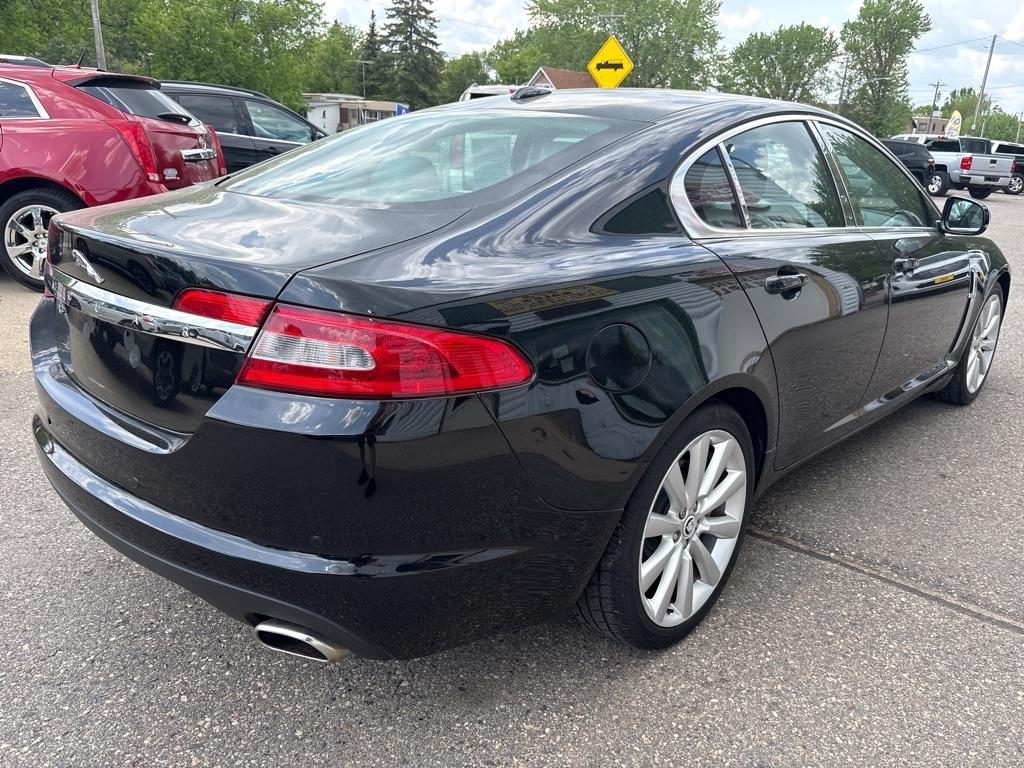 Jaguar XF  2010