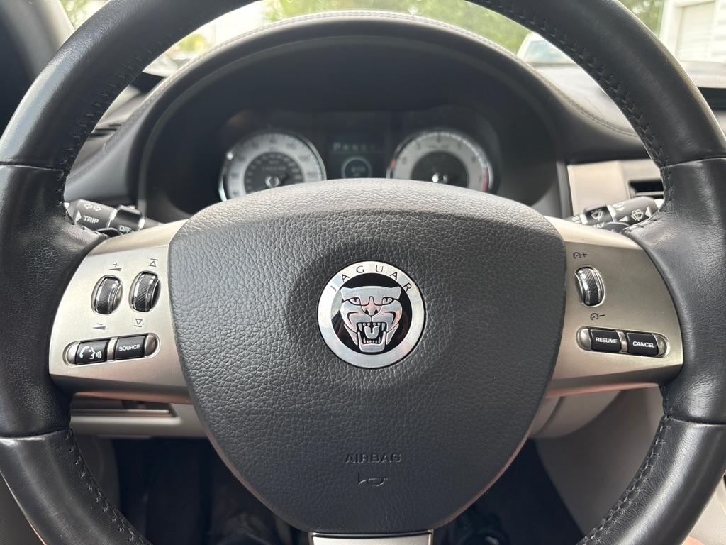Jaguar XF  2010