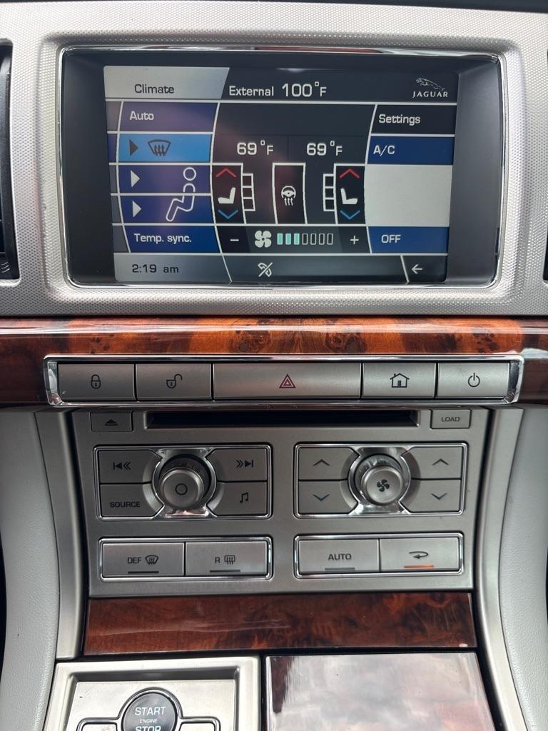 Jaguar XF  2010
