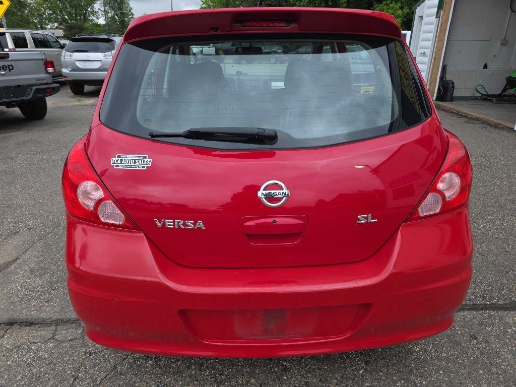Nissan Versa  2012