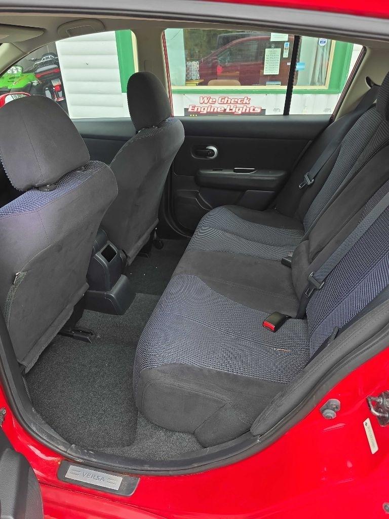 Nissan Versa  2012