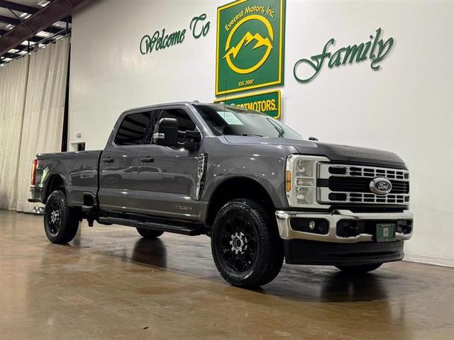 Gray 2024 Ford F-250 Super Duty Pickup Truck Four-Wheel Drive Automatic