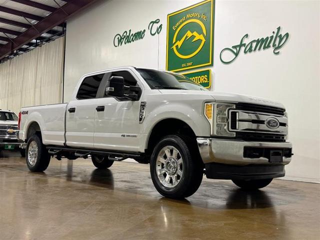 White 2017 Ford F-350 Super Duty XL Crew Cab 4WD Pickup Truck Four-Wheel Drive Automatic