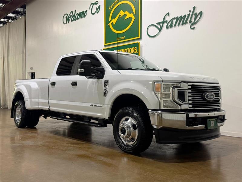 White 2022 Ford F-350 Super Duty Pickup Truck Four-Wheel Drive Automatic