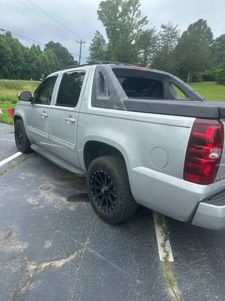 Chevrolet Avalanche LT 2WD 2011