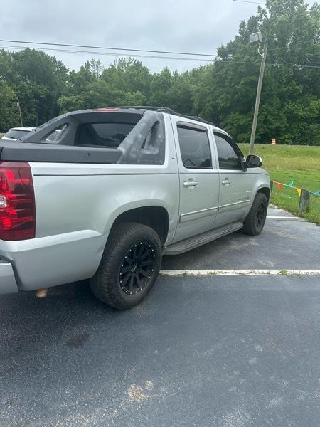 Chevrolet Avalanche LT 2WD 2011