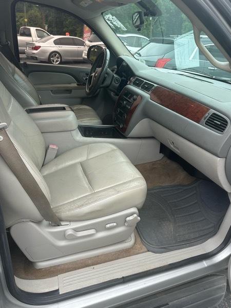 Chevrolet Avalanche LT 2WD 2011
