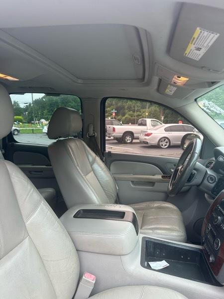 Chevrolet Avalanche LT 2WD 2011