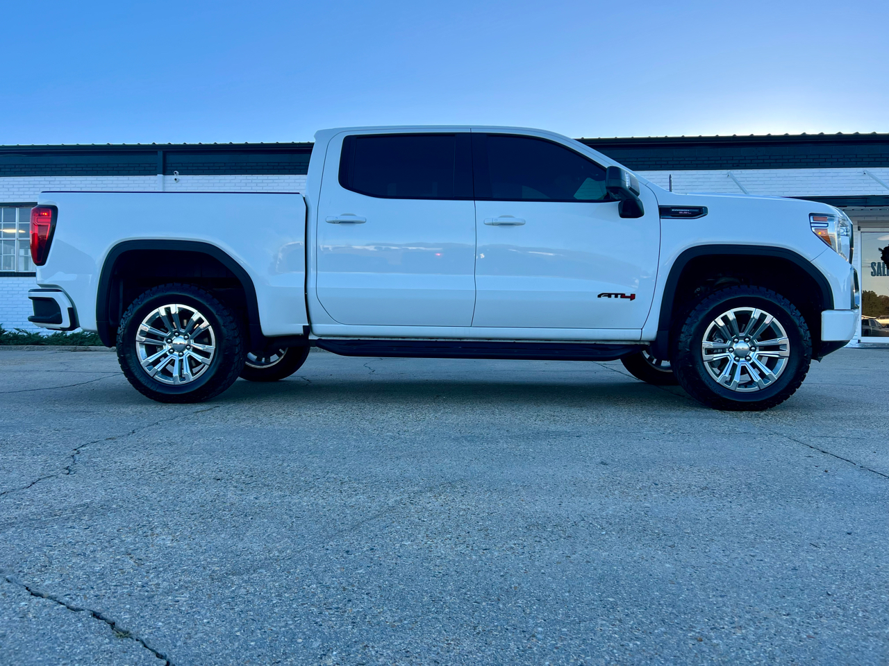 GMC Sierra 1500 AT4 Crew Cab 4WD SWB 2020