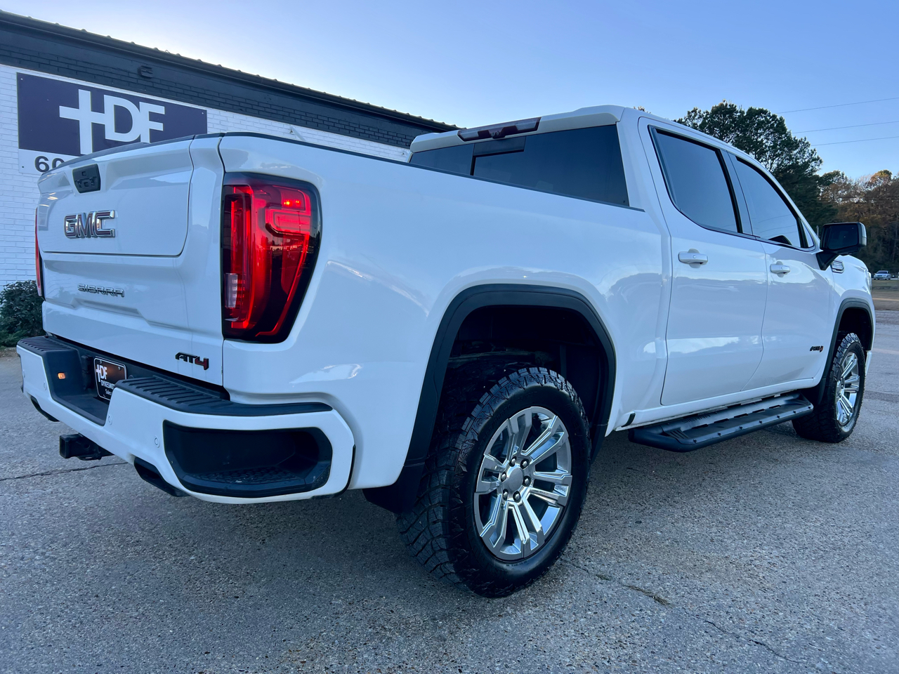 GMC Sierra 1500 AT4 Crew Cab 4WD SWB 2020