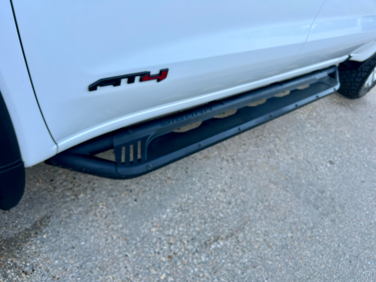 GMC Sierra 1500 AT4 Crew Cab 4WD SWB 2020