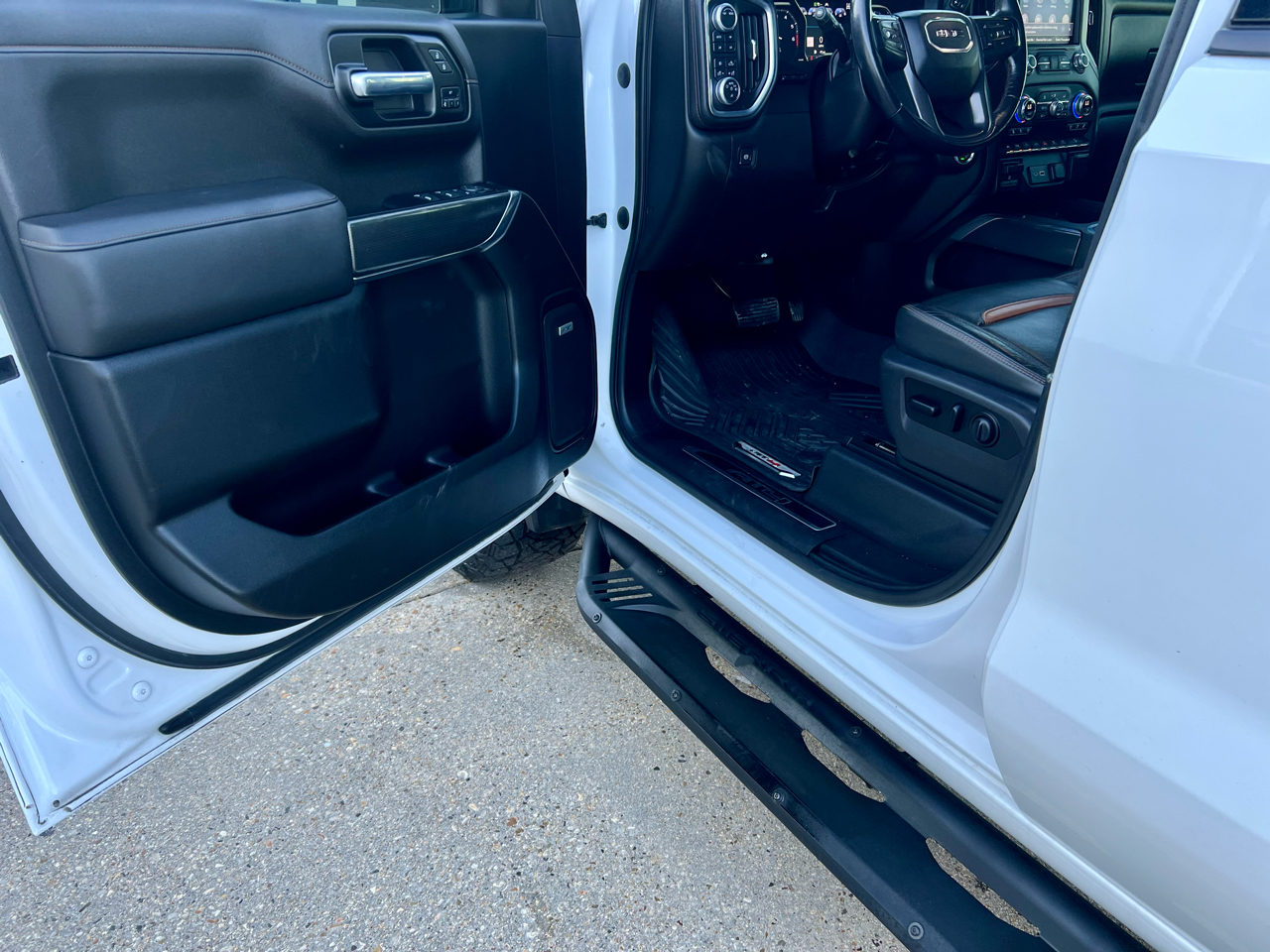 GMC Sierra 1500 AT4 Crew Cab 4WD SWB 2020