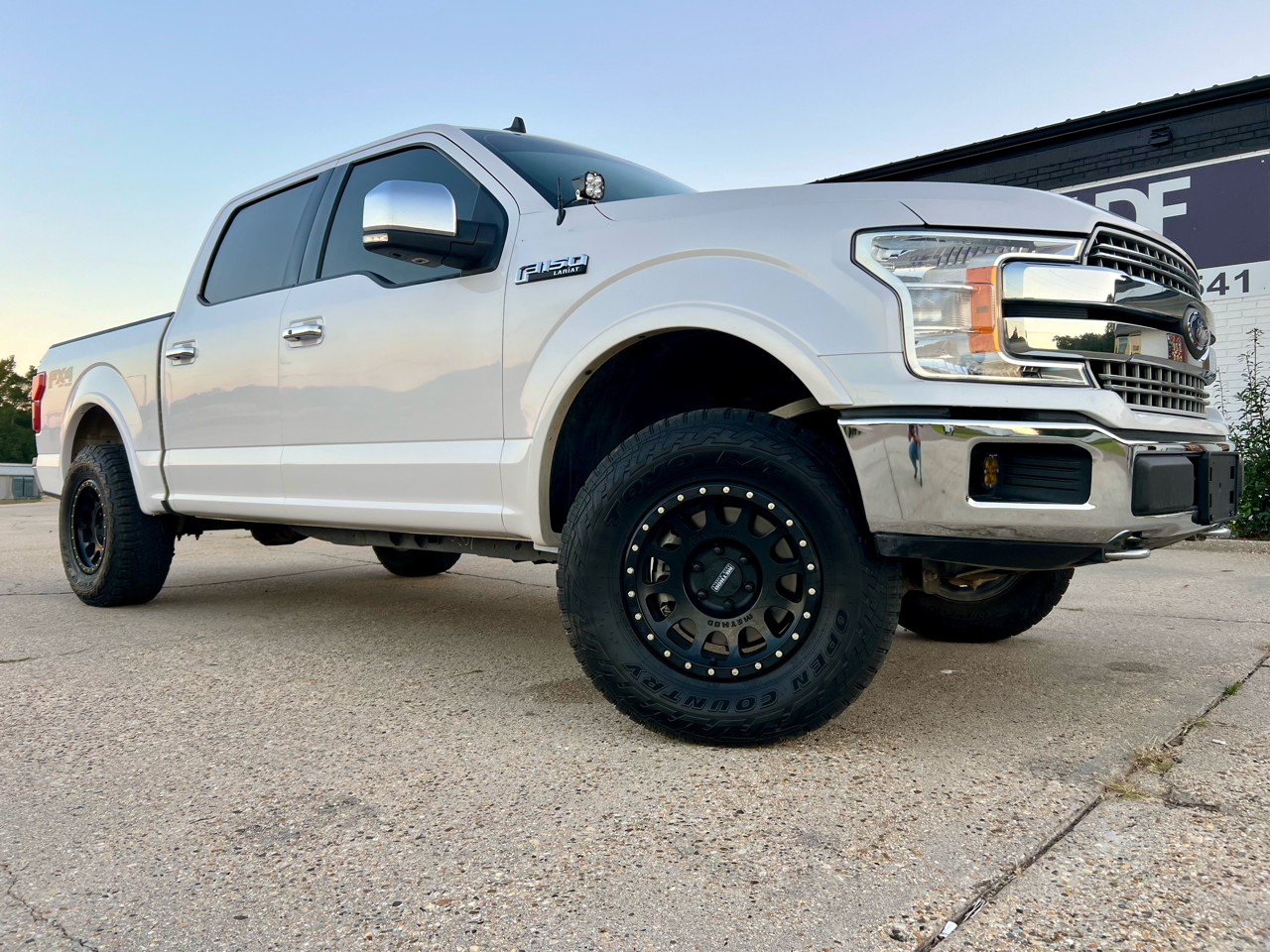 2019 Ford F-150 LARIAT CREW CAB SHORT BED 4WD LEVELED
