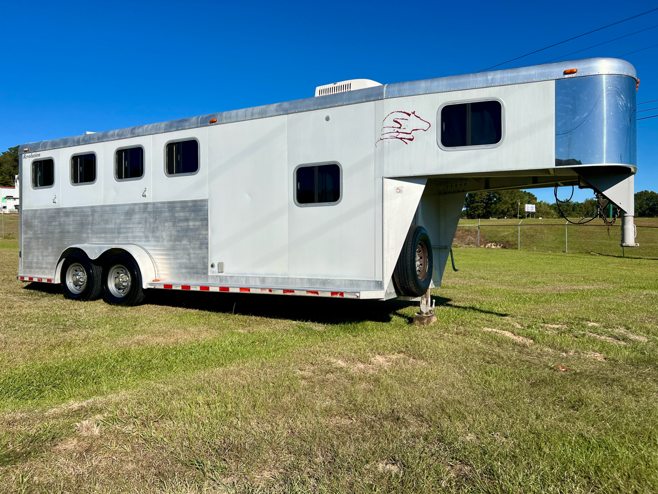 2001 Sooner 4 Horse REVOLUTION 4-HORSE SLANT WITH LIVING QUARTERS