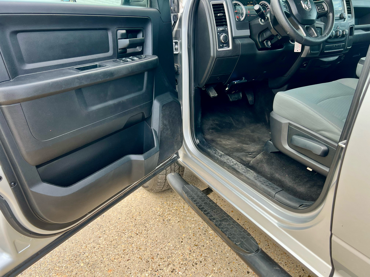 RAM 2500 4WD Crew Cab 149" Tradesman 2016