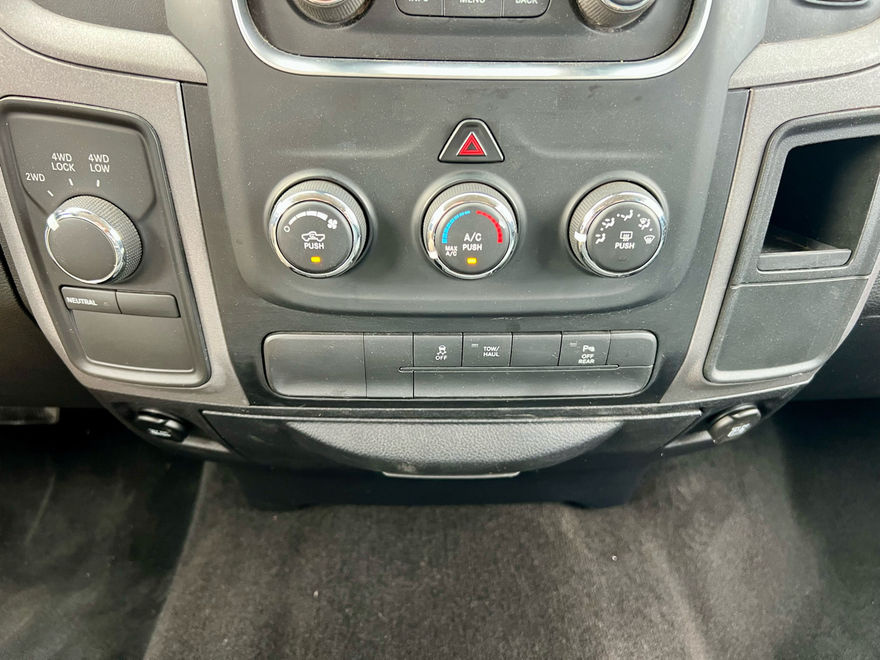 RAM 2500 4WD Crew Cab 149" Tradesman 2016