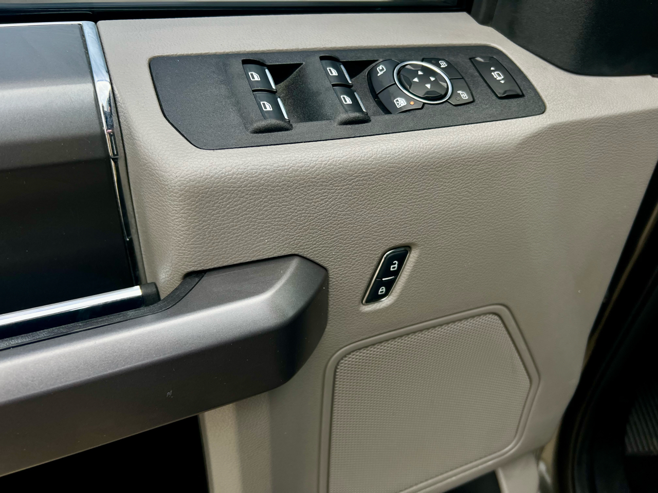 Ford Super Duty F-250 SRW XLT 4WD Crew Cab 6.75' Box 2017