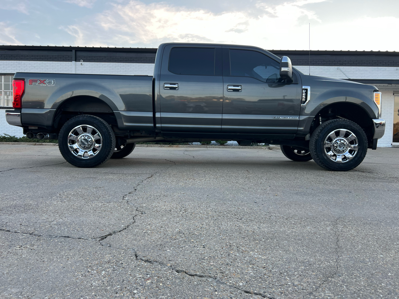 Ford Super Duty F-250 SRW XLT 4WD Crew Cab 6.75' Box 2017