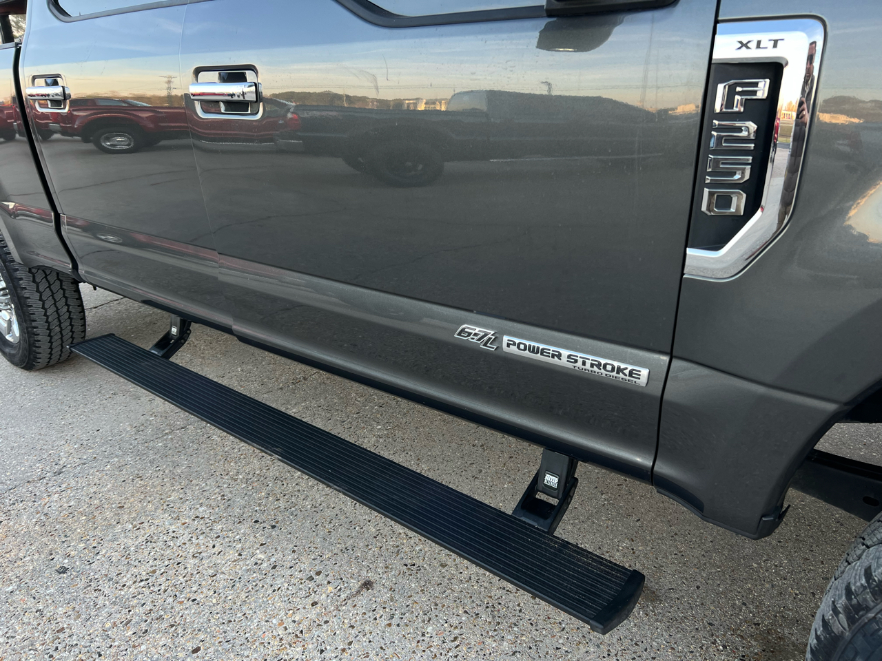 Ford Super Duty F-250 SRW XLT 4WD Crew Cab 6.75' Box 2017