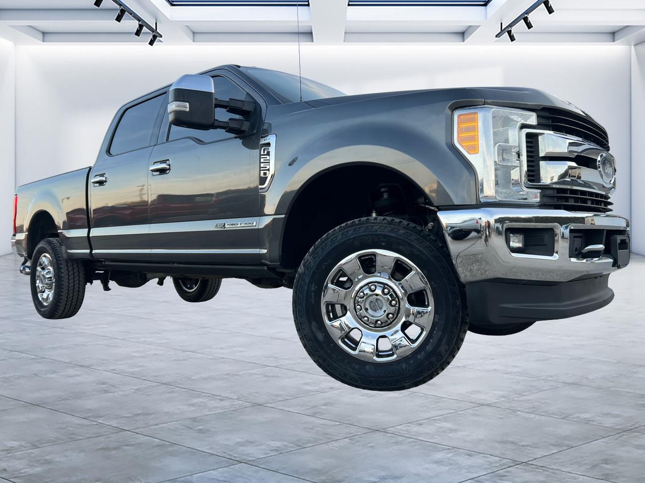 Ford Super Duty F-250 SRW XLT 4WD Crew Cab 6.75' Box 2017