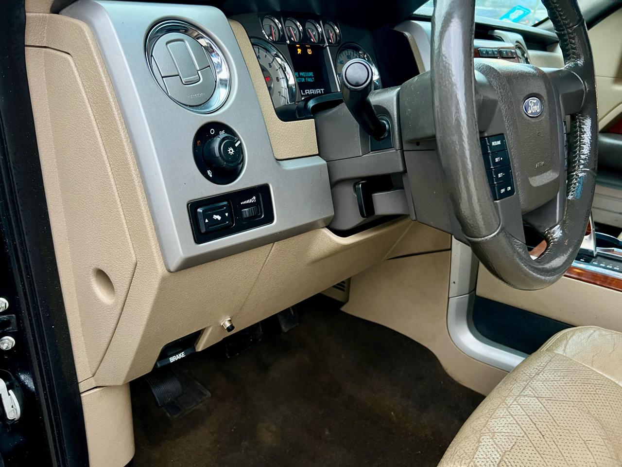 Ford F-150 4WD SuperCrew 145" Lariat 2010