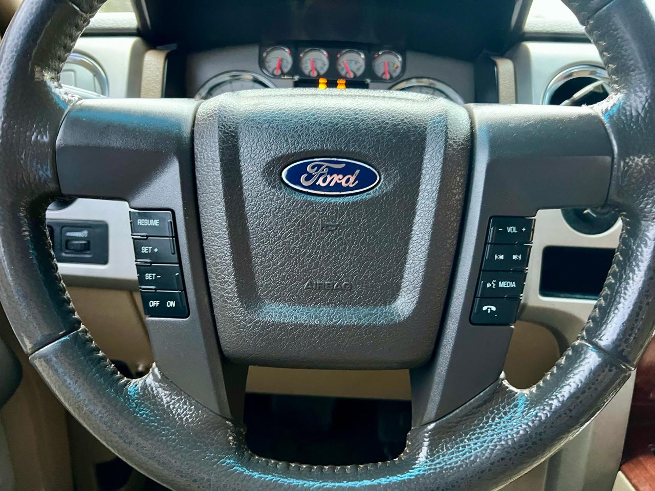 Ford F-150 4WD SuperCrew 145" Lariat 2010