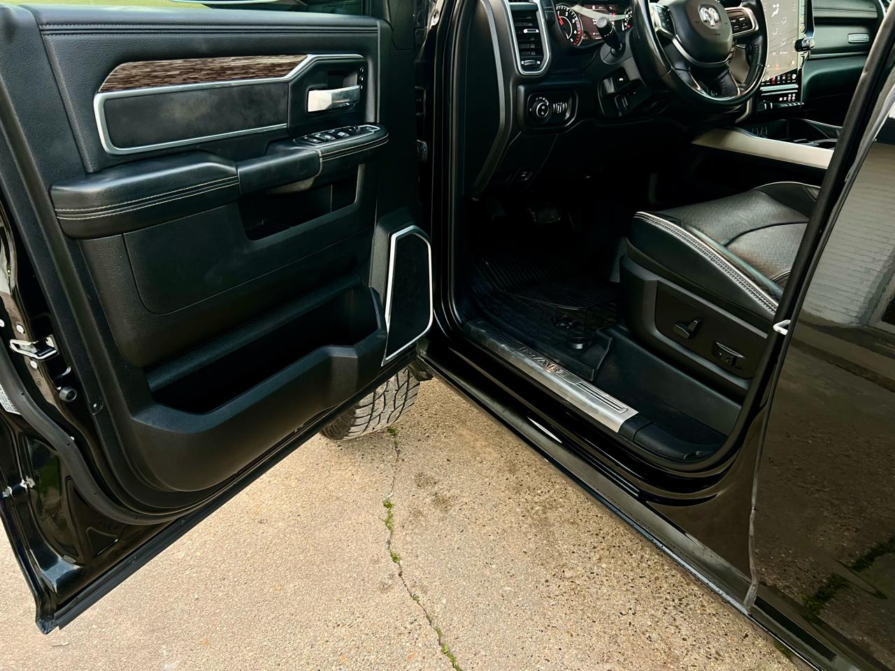 RAM 2500 Laramie 4x4 Crew Cab 6'4" Box 2021