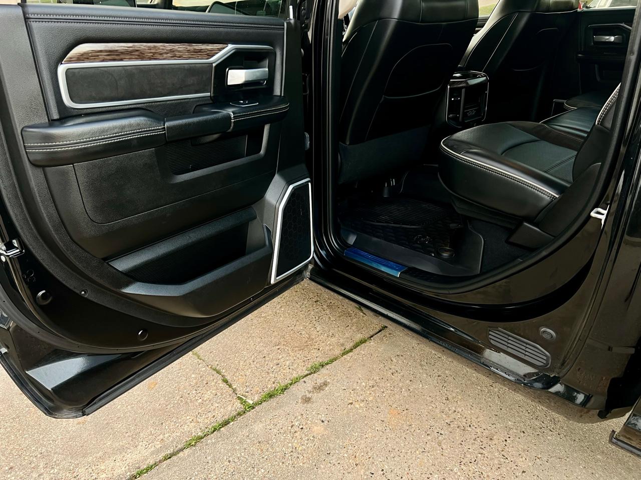 RAM 2500 Laramie 4x4 Crew Cab 6'4" Box 2021