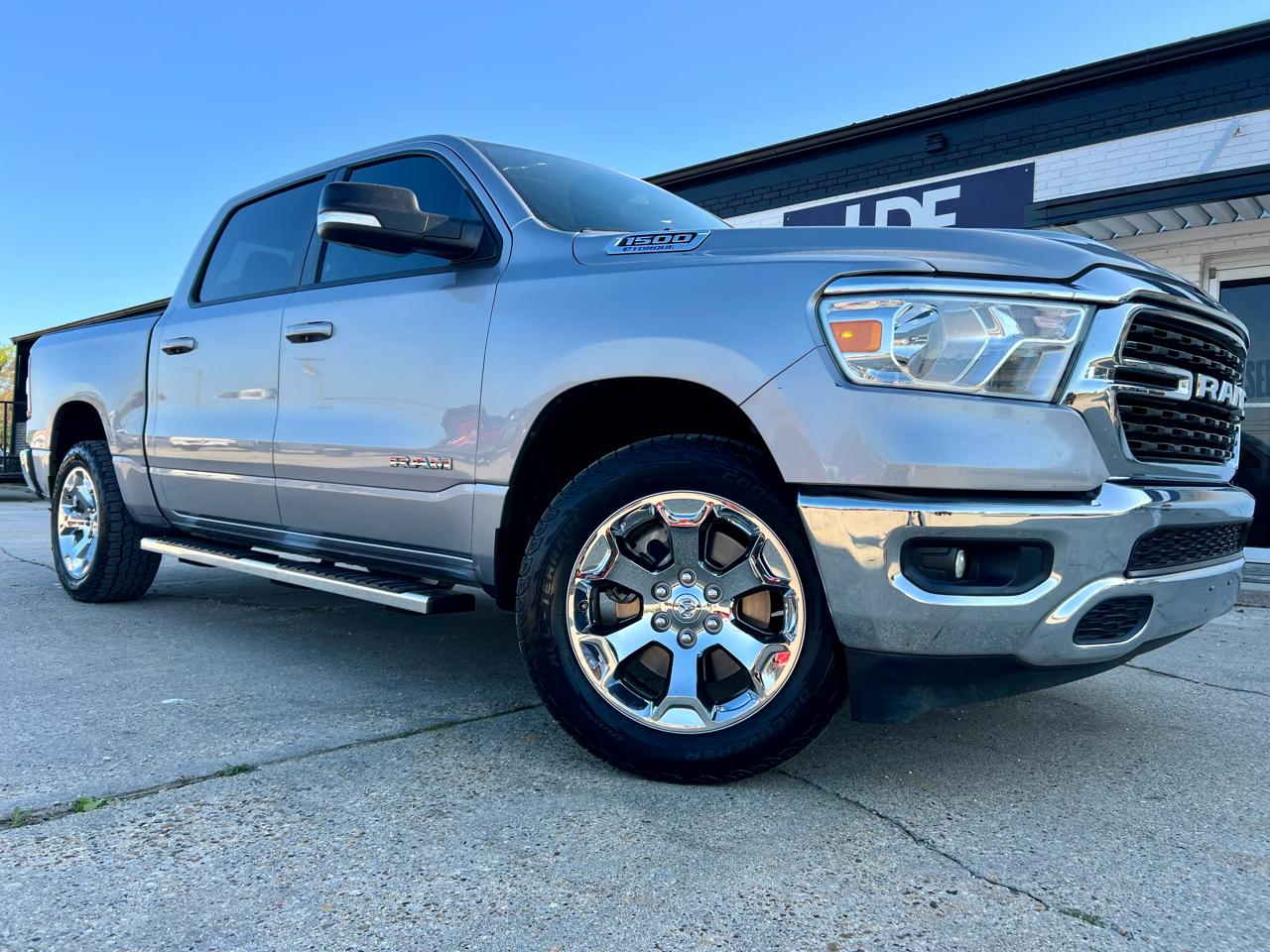 RAM 1500 Big Horn 4x4 Crew Cab 5'7" Box 2022
