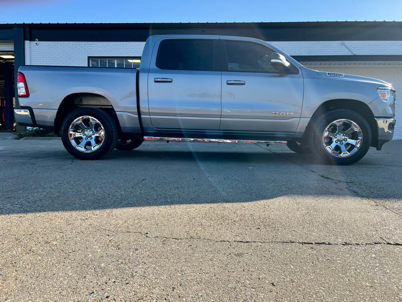RAM 1500 Big Horn 4x4 Crew Cab 5'7" Box 2022