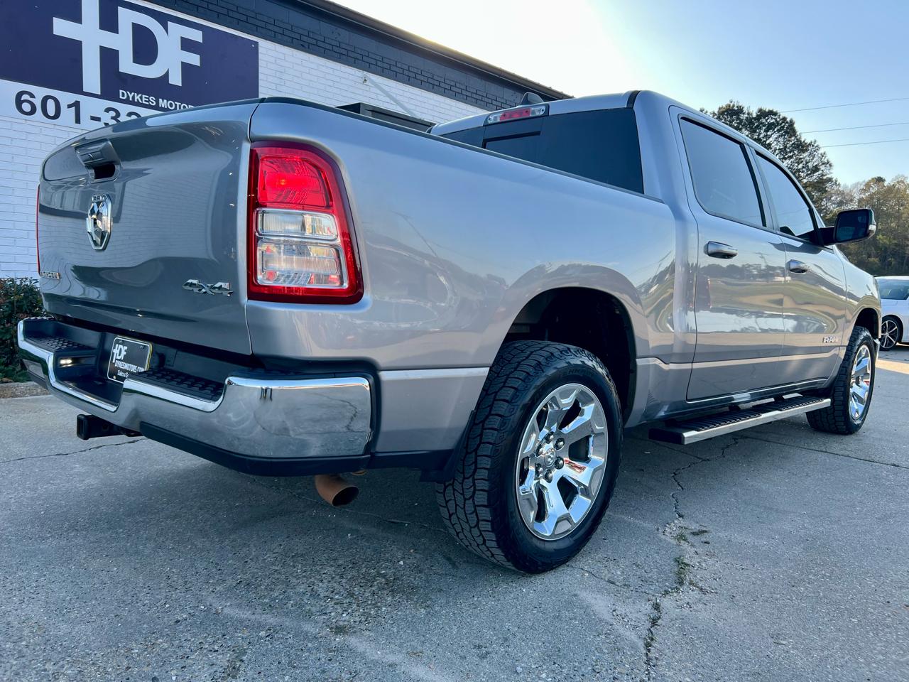 RAM 1500 Big Horn 4x4 Crew Cab 5'7" Box 2022