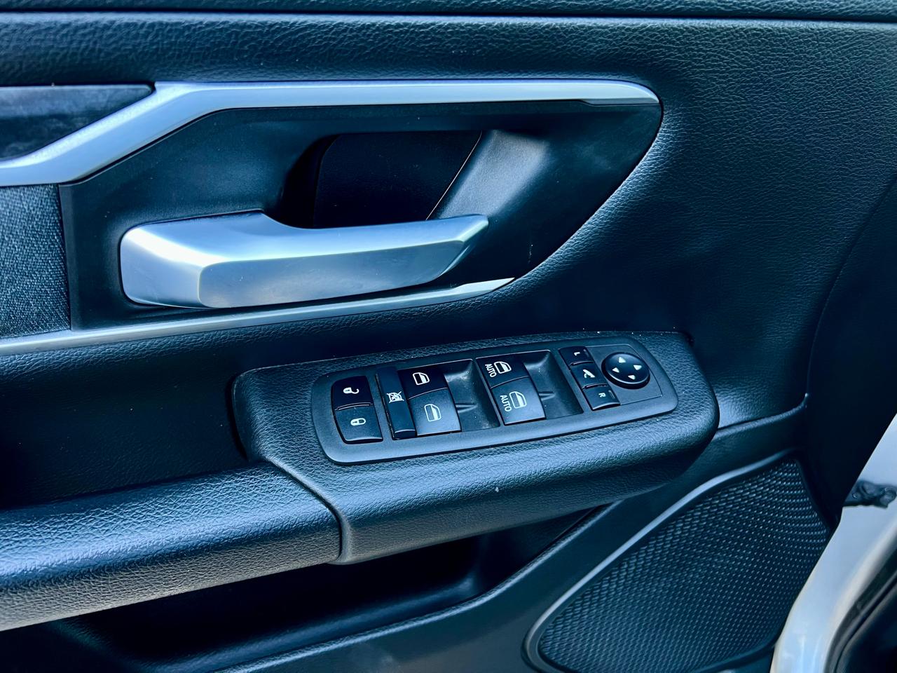 RAM 1500 Big Horn 4x4 Crew Cab 5'7" Box 2022